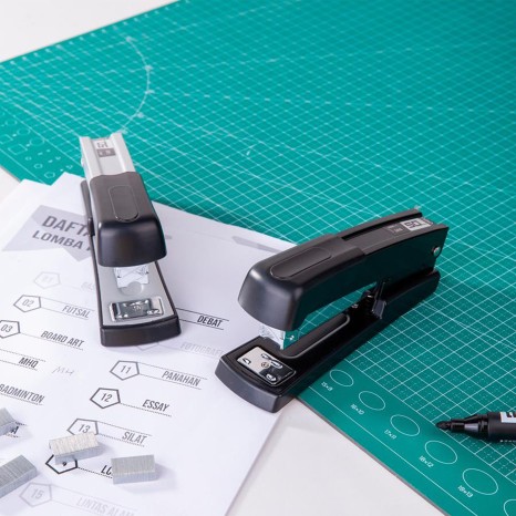 Agrafador Metal Deli Pro 50 Folhas Blister Cor Sortida - Image product