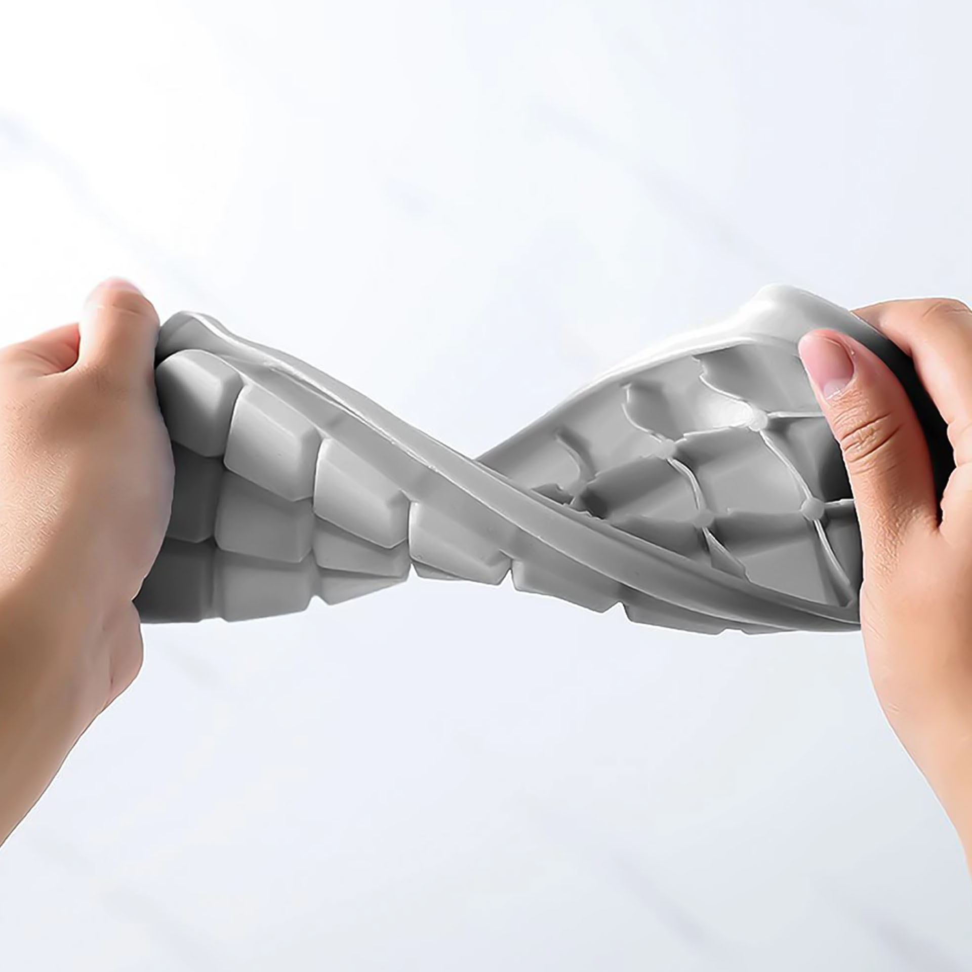 Cuvete Gelo Silicone com Tampa 24 Cubos 20X10X2.5cm