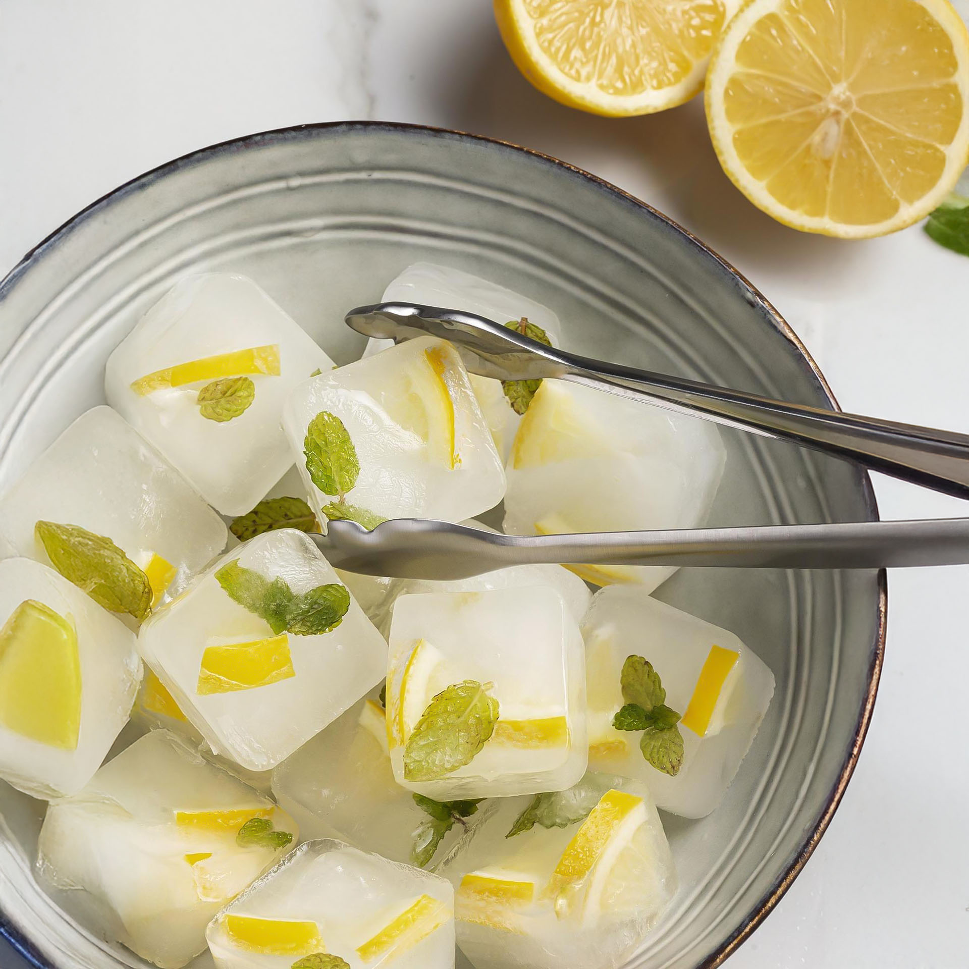 Cuvete Gelo com Tampa 18 Cubos XXL 24X12X4cm