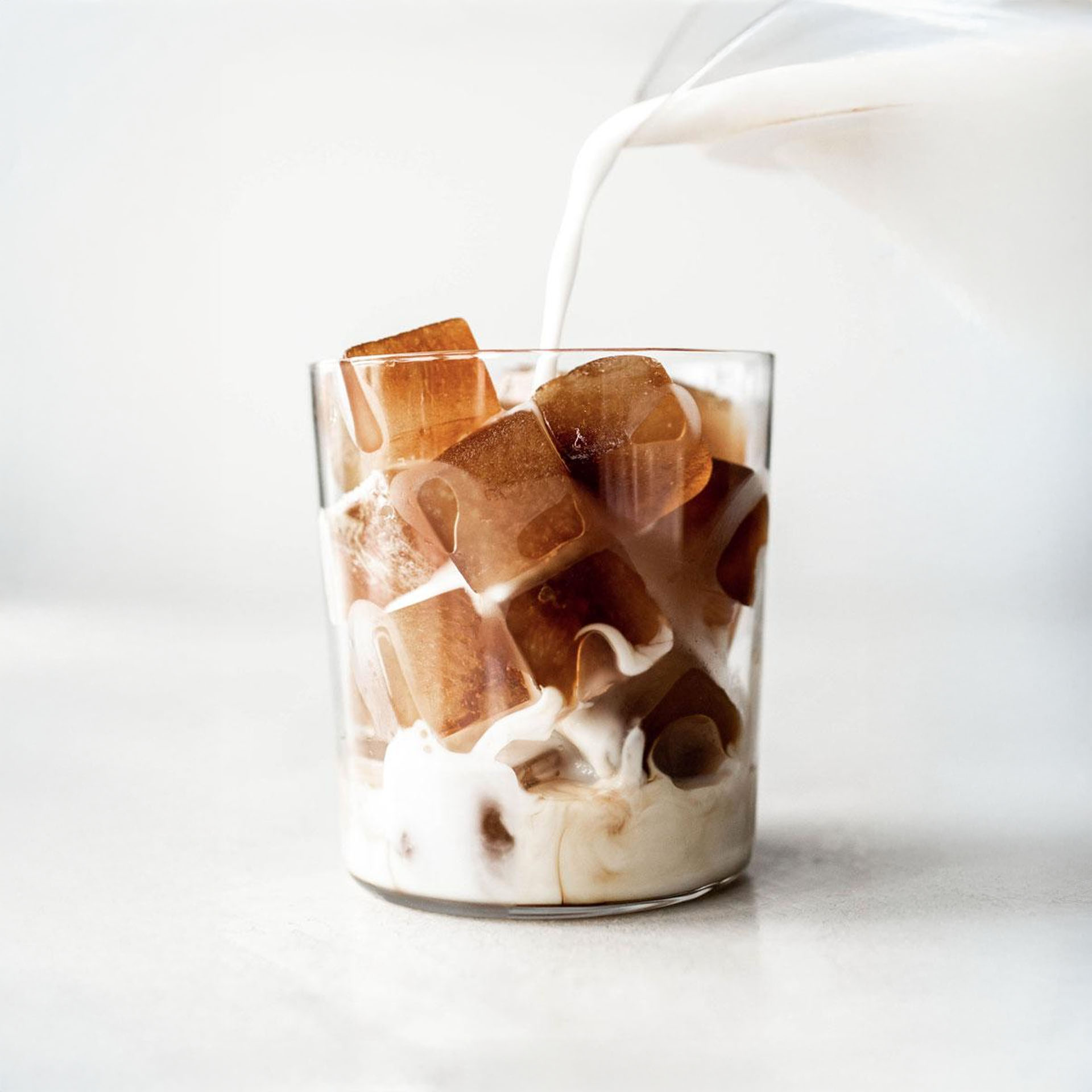 Cuvete Gelo com Tampa 18 Cubos XXL 24X12X4cm