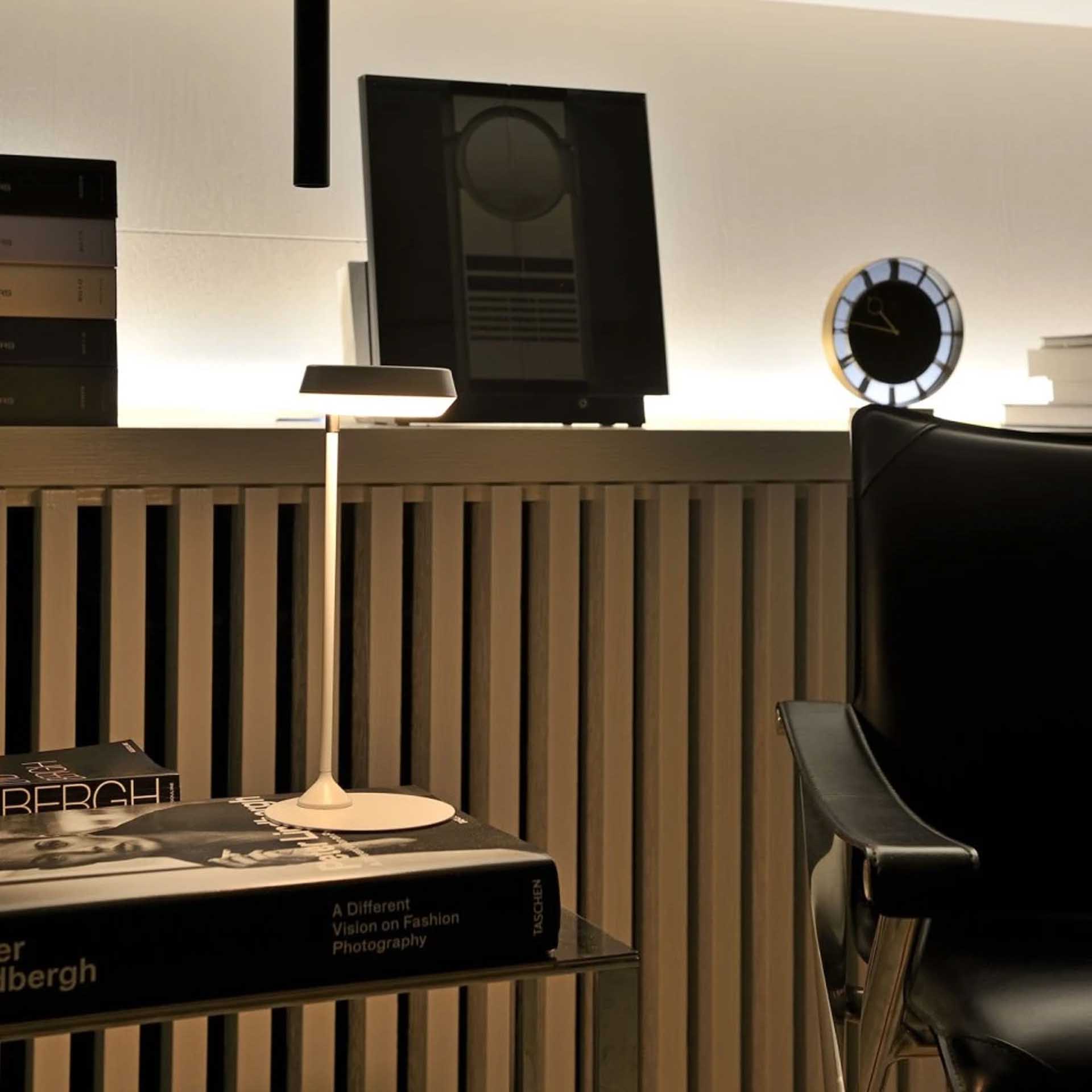 Candeeiro Mesa Mirai Branco 10X3X28.6cm