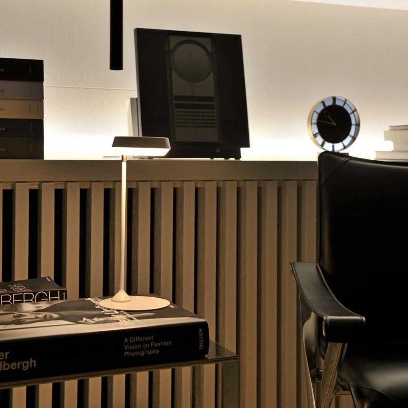 Candeeiro Mesa Mirai Branco 10X3X28.6cm