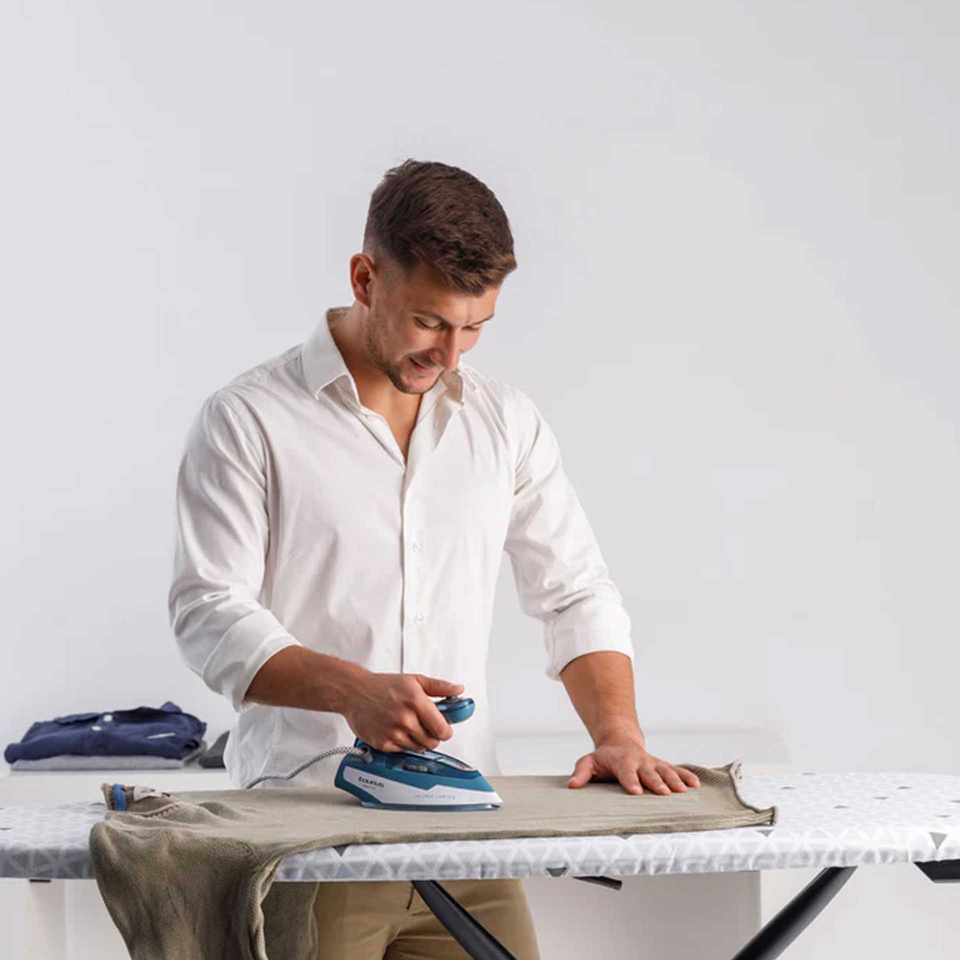 Ferro Engomar Portátil Taurus Easy Trip 1000W