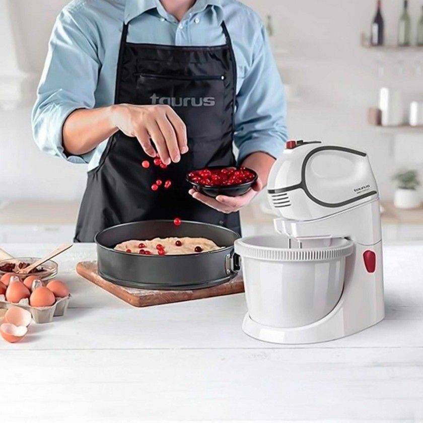 Batedeira Taurus Giro Complet com Taça 500W Batedeira Taurus Giro Complet com Taça 500W