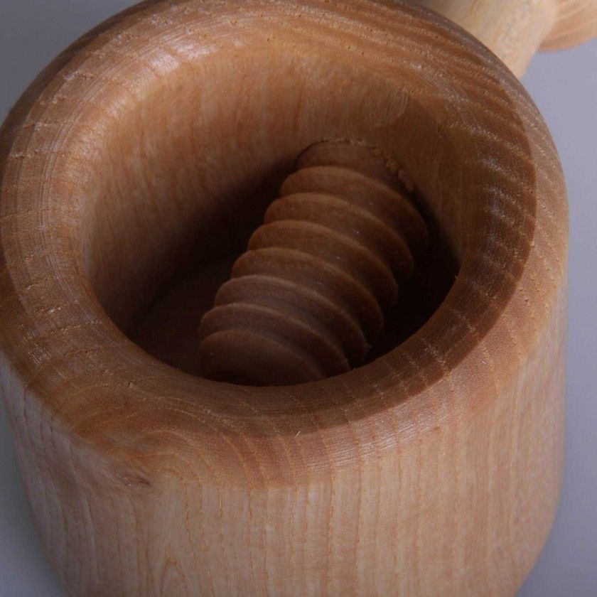 Quebra Noz Verniz 15X6CM Quebra Noz Verniz 15X6CM
