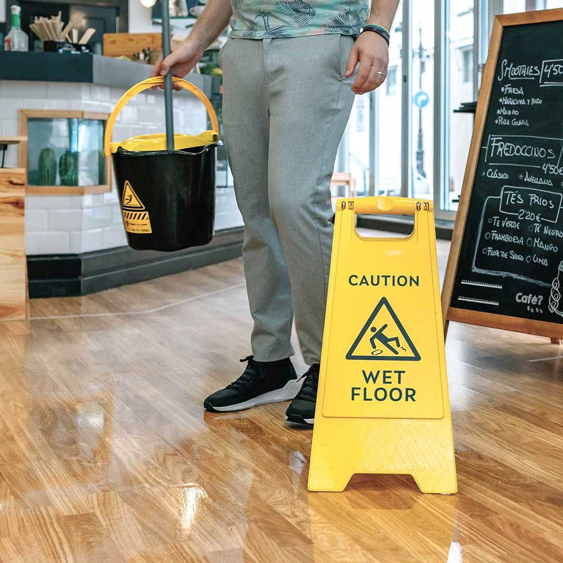 Balde com Espremedor Plástico Oval Preto 13.5l 37X27X28cm