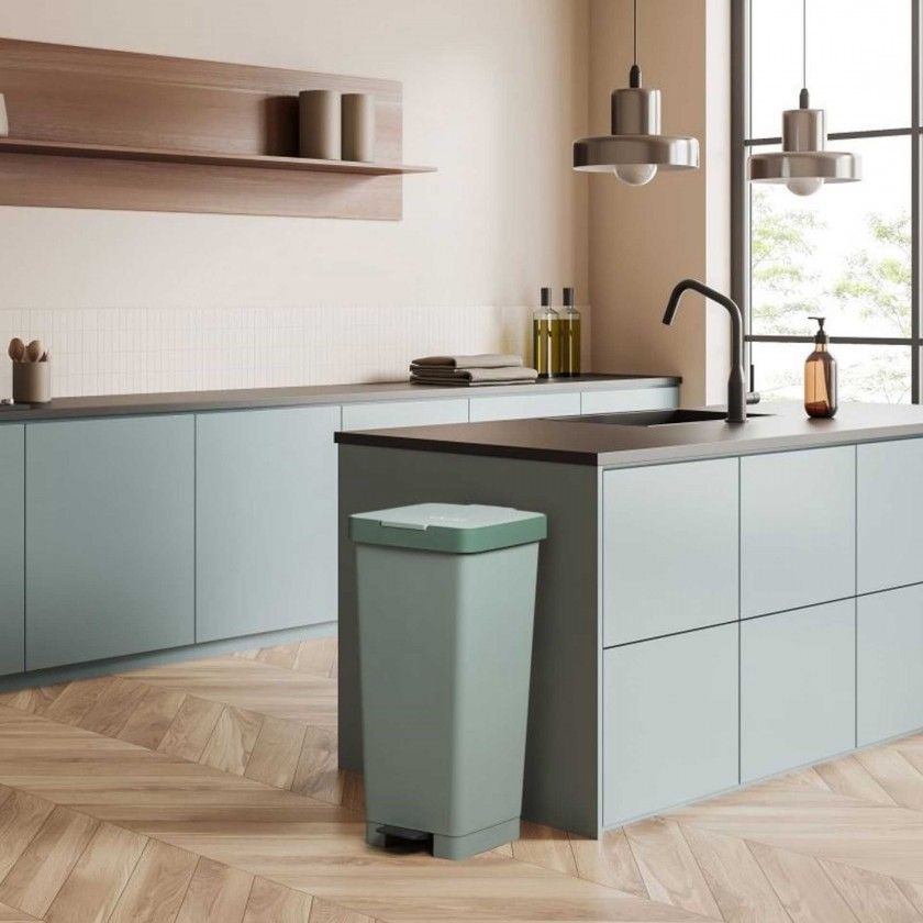 Balde Lixo com Pedal Smart 40L 33X31X67cm Balde Lixo com Pedal Smart 40L 33X31X67cm