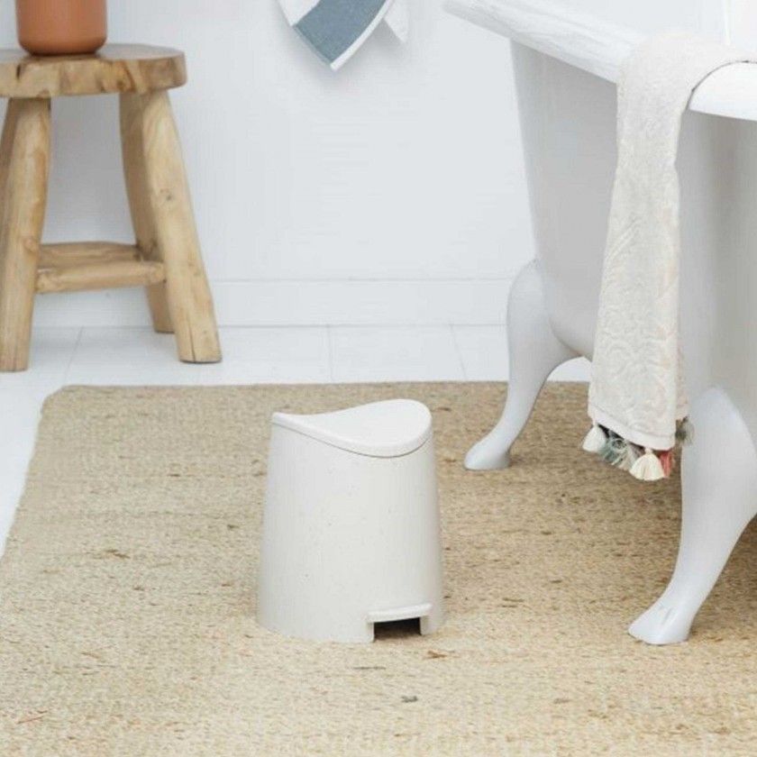 Balde WC com Pedal Standard 3l 19X21.8X22.1cm Balde WC com Pedal Standard 3l 19X21.8X22.1cm