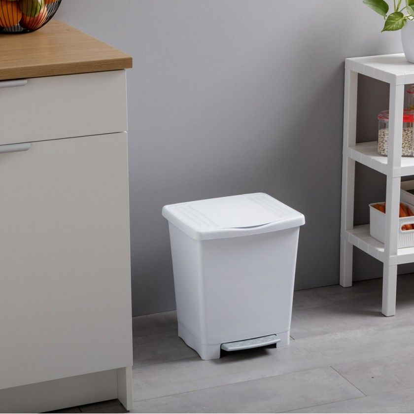 Balde Lixo com Pedal Millenium Branco 23L / 33.5X30X39CM Balde Lixo com Pedal Millenium Branco 23L / 33.5X30X39CM
