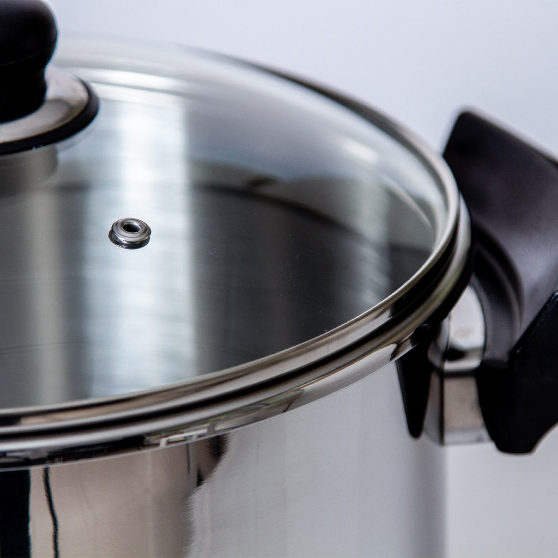 Panela Pressão Inox Ovni Redonda 8L 24X18.5cm