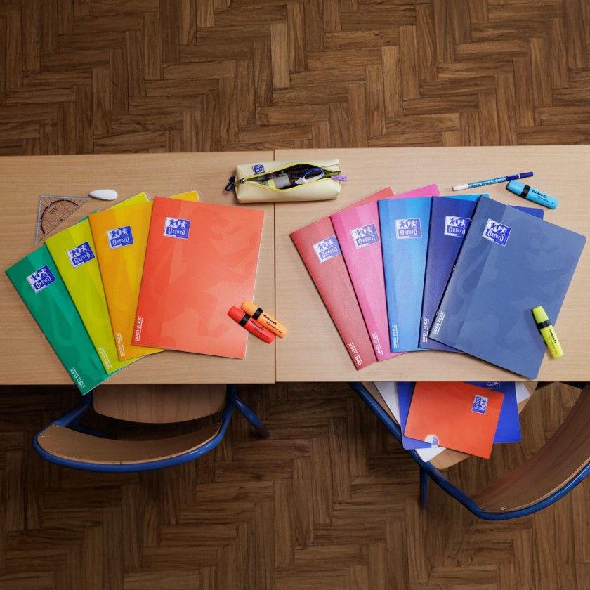 Caderno Agrafado Oxford Openflex A4 48 Folhas Quadriculado Preto Caderno Agrafado Oxford Openflex A4 48 Folhas Quadriculado Preto