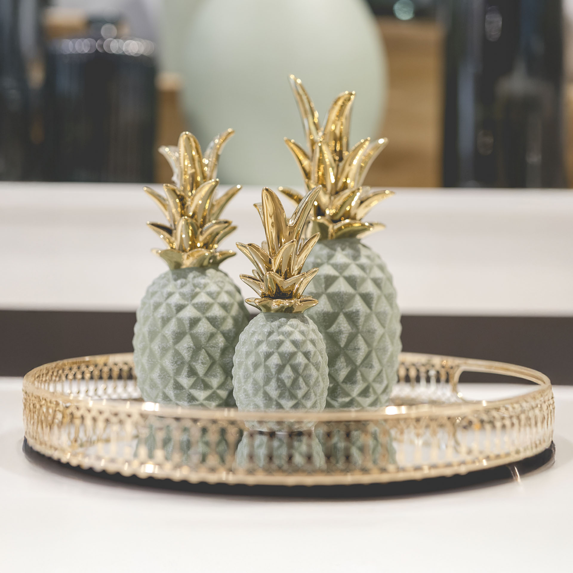 Ananás Cerâmica Branco e Dourado Médio 7.5X7.5X19cm