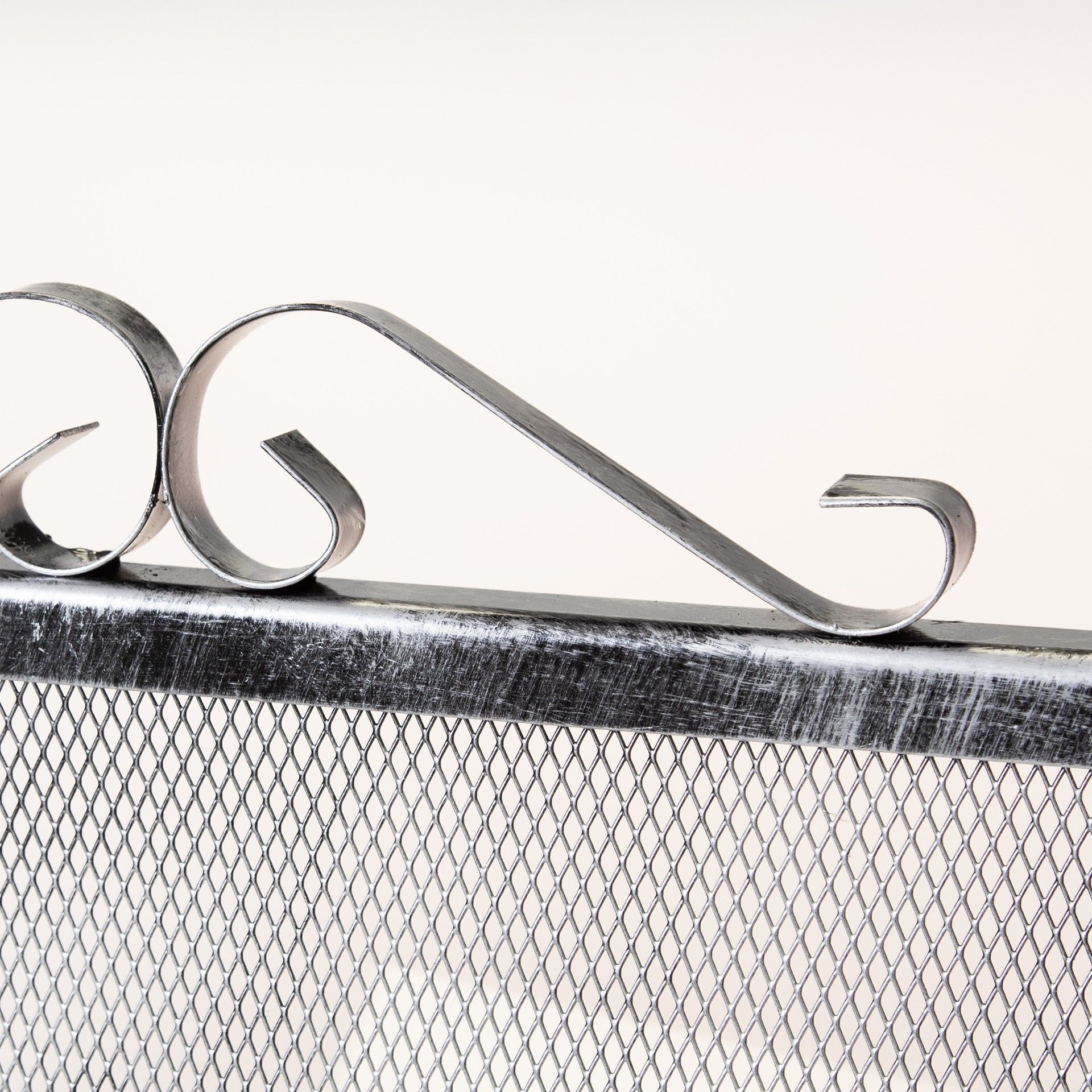 Frente Para Lareira Com Desenho Prateado