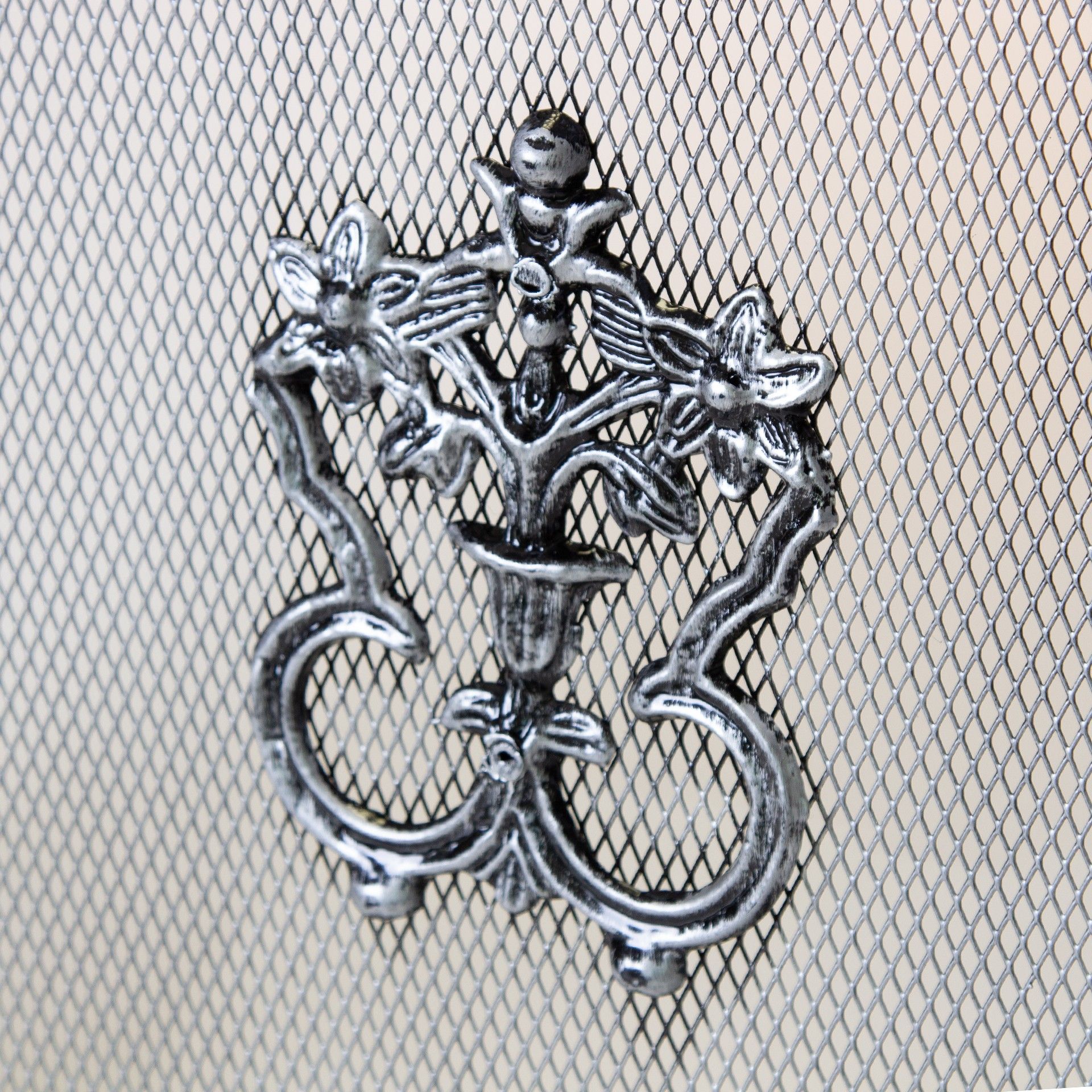 Frente Para Lareira Com Desenho Prateado