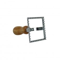 Corta Massa Inox Pega Madeira Retangular 7X10.5cm