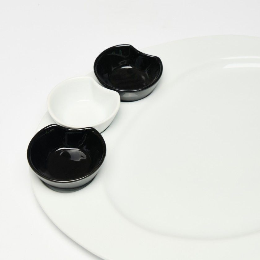 Prato Porcelana Four + 3 Taças Branco 34X28X2cm Prato Porcelana Four + 3 Taças Branco 34X28X2cm