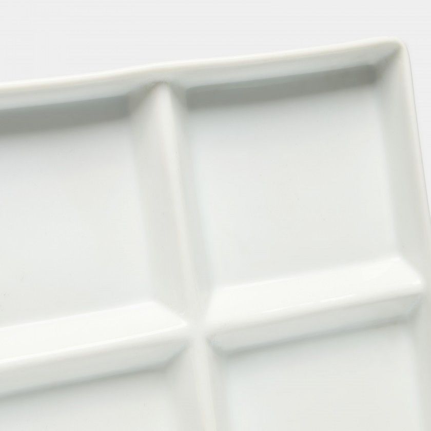 Prato 4 Compartimentos Porcelana Quadrado Branco 18.5X18.5X2cm Prato 4 Compartimentos Porcelana Quadrado Branco 18.5X18.5X2cm
