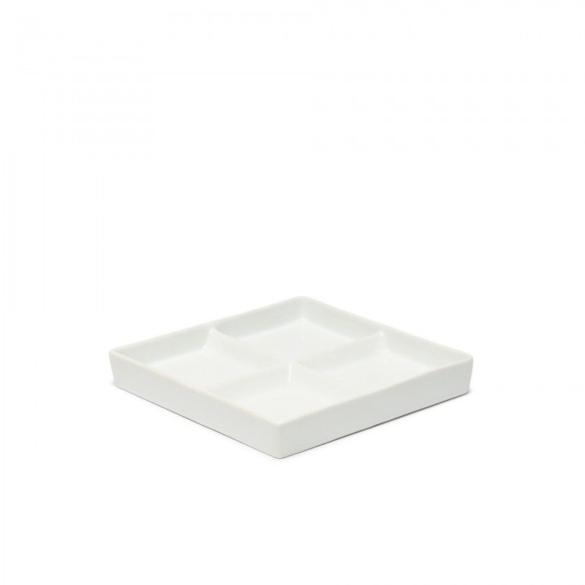 Prato 4 Compartimentos Porcelana Quadrado Branco 18.5X18.5X2cm Prato 4 Compartimentos Porcelana Quadrado Branco 18.5X18.5X2cm