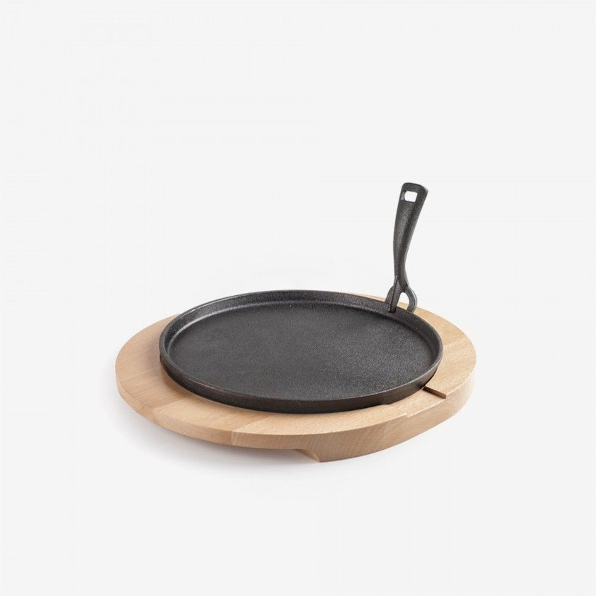 Prato Ferro Fundido Ø30X4.2cm + Base Madeira 40X35cm Prato Ferro Fundido Ø30X4.2cm + Base Madeira 40X35cm